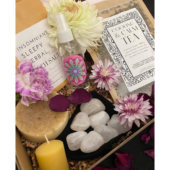 Holistic Christmas Gift Set, Crystals, Herbal Soap, Beeswax Candle, Bath Salts - Picture 2 of 10